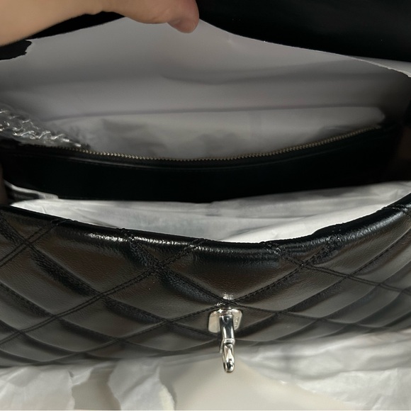 Marc Jacobs QUILTED
XL DUAL CONVERTIBLE SHOULDER BAG - Picture 10 of 14